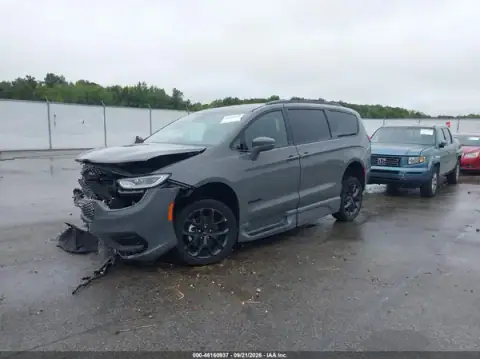 2C4RC1BG7MR602632 — 2021 Chrysler Pacifica, photo 2 from IAAI, Front end
