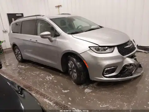 2C4RC1R75MR525300 — 2021 Chrysler Pacifica, Left front (Left Front), before-repair photos