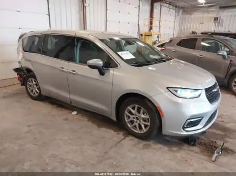 2C4RC1BG9PR553308 — 2023 Chrysler Pacifica, Right side (Right Side), before-repair photos