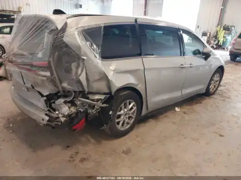 2C4RC1BG9PR553308 — 2023 Chrysler Pacifica, фото 4 с аукциона IAAI, правый бок