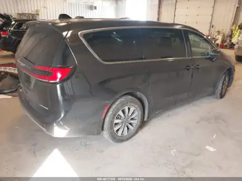 2C4RC1L72PR611807 — 2023 Chrysler Pacifica, фото 4 з IAAI, Передня частина