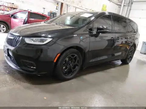 2C4RC1L76PR612197 — 2023 Chrysler Pacifica, foto 2 de IAAI, Delantera derecha