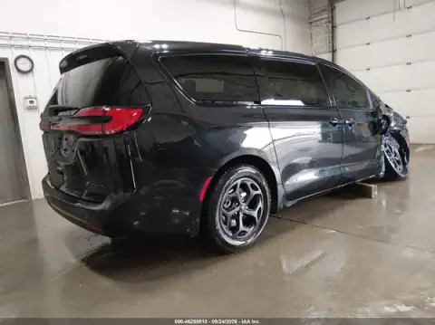 2C4RC1L76PR612197 — 2023 Chrysler Pacifica, foto 4 de IAAI, Delantera derecha
