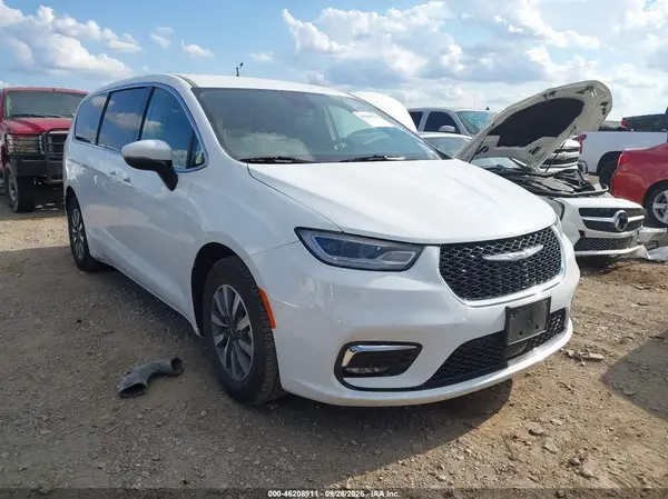 2C4RC1L76PR614225 Chrysler Pacifica 2023 — Transmission damage, before-repair photo