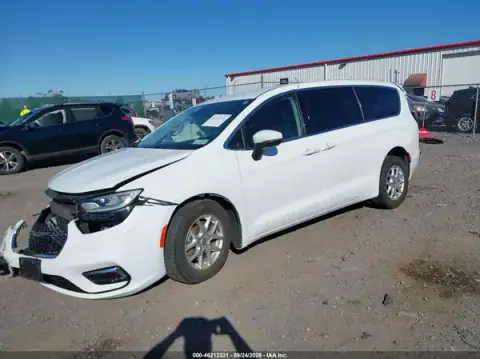 2C4RC1BG6PR500677 — 2023 Chrysler Pacifica, photo 2 from IAAI, Front and rear