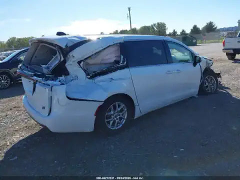 2C4RC1BG6PR500677 — 2023 Chrysler Pacifica, photo 4 from IAAI, Front and rear