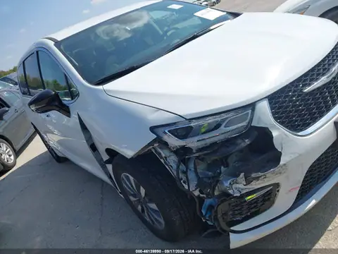2C4RC1S75RR108860 — 2024 Chrysler Pacifica, Right front (Right Front), before-repair photos