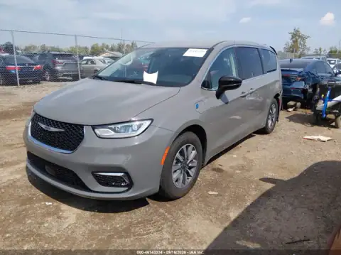 2C4RC1S74RR200140 — 2024 Chrysler Pacifica, foto 2 de IAAI 22.10.2026, Parte trasera