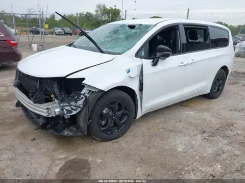 2C4RC1S79RR111910 — 2024 Chrysler Pacifica, ფოტო 2, IAAI, წინა ნაწილი
