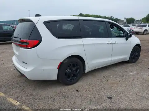 2C4RC1S79RR111910 — 2024 Chrysler Pacifica, ფოტო 4, IAAI, წინა ნაწილი