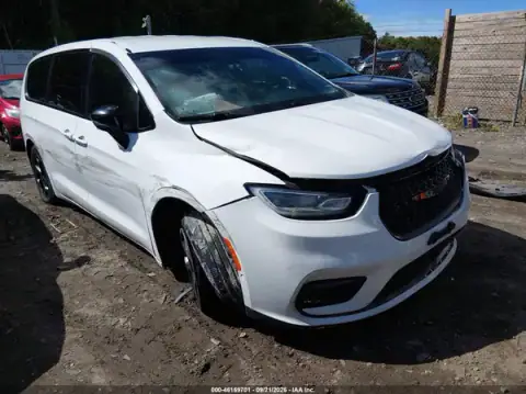 2C4RC1S74RR112186 Chrysler Pacifica 2024 — Front end damage, before-repair photo
