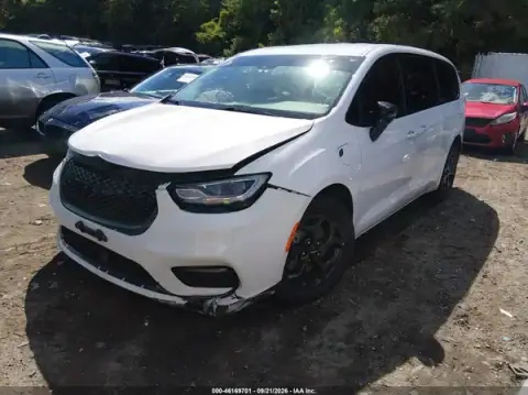2C4RC1S74RR112186 — 2024 Chrysler Pacifica, photo 2 from IAAI, Front end