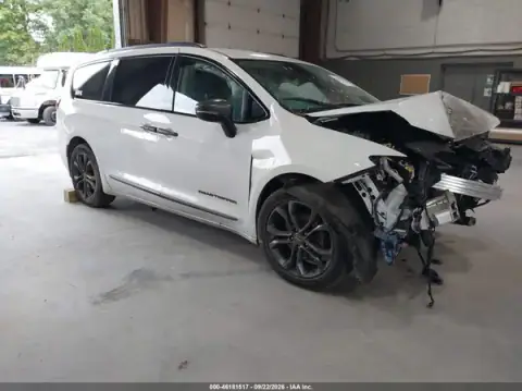 2C4RC1BG0RR133553 — 2024 Chrysler Pacifica, Parte delantera (Front End), fotos antes de reparar