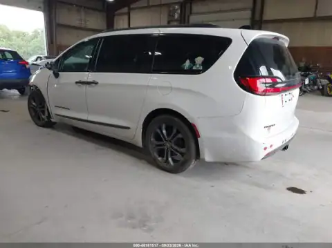 2C4RC1BG0RR133553 — 2024 Chrysler Pacifica, zdjęcie 3 z IAAI, Przód