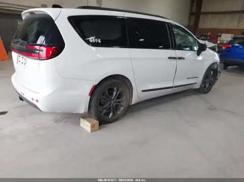 2C4RC1BG0RR133553 — 2024 Chrysler Pacifica, zdjęcie 4 z IAAI, Przód