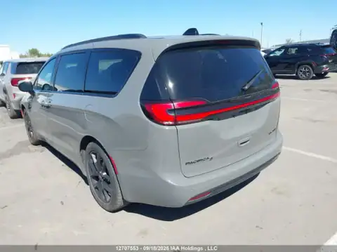 2C4RC1GG1SR532759 — 2025 Chrysler Pacifica, photo 3 from IAAI 23.09.2026, Front end