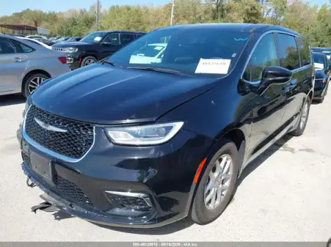 2C4RC1BG8SR551624 — 2025 Chrysler Pacifica, photo 2 from IAAI 21.09.2026, Front end