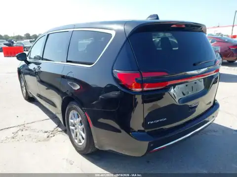 2C4RC1BG8SR551624 — 2025 Chrysler Pacifica, photo 3 from IAAI 21.09.2026, Front end