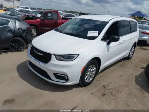 2C4RC1BG3SR594770 — 2025 Chrysler Pacifica, photo 2 from IAAI 22.09.2026, Front and rear