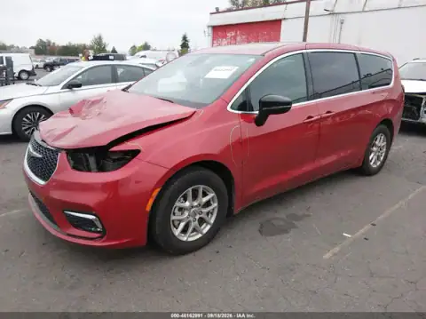 2C4RC1BG7SR566647 — 2025 Chrysler Pacifica, photo 2 from IAAI 23.09.2026, Front end