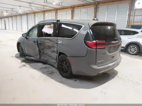 2C4RC1BG2SR568015 — 2025 Chrysler Pacifica, photo 3 from IAAI, Left and right sides