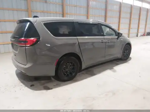 2C4RC1BG2SR568015 — 2025 Chrysler Pacifica, photo 4 from IAAI, Left and right sides