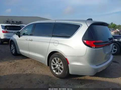 2C4RC1GG8TR213280 — 2026 Chrysler Pacifica, zdjęcie 3 z IAAI 26.09.2026, Zalanie