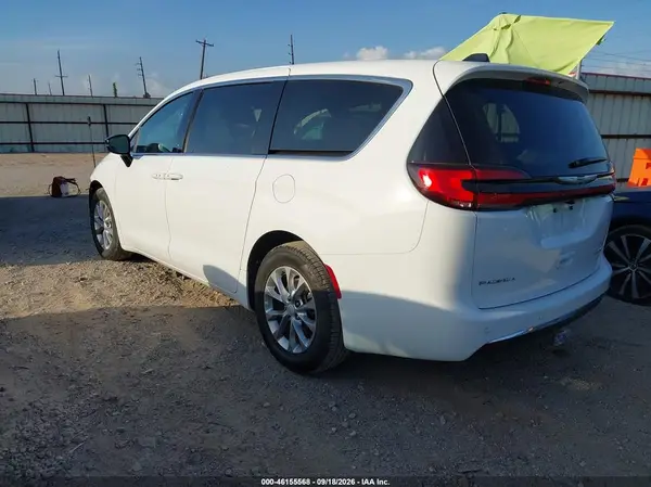 2C4RC1GG8TR188896 — 2026 Chrysler Pacifica, photo 3 from IAAI 15.10.2026, Front end