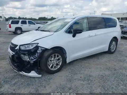 2C4RC1BG2TR182132 — 2026 Chrysler Pacifica, photo 2 from IAAI, Left front