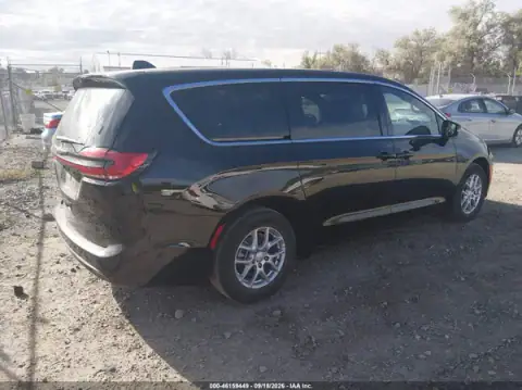 2C4RC1BG4TR263648 — 2026 Chrysler Pacifica, photo 4 from IAAI 01.10.2026, Right front
