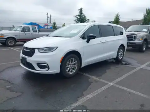 2C4RC1BG3TR254455 — 2026 Chrysler Pacifica, photo 2 from IAAI, Right side