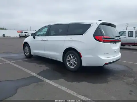 2C4RC1BG3TR254455 — 2026 Chrysler Pacifica, photo 3 from IAAI, Right side