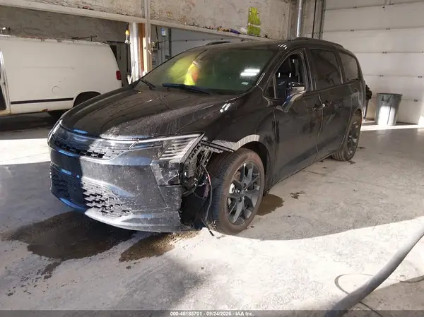 2C4RC1GG9VR552178 — 2027 Chrysler Pacifica, фото 2 с аукциона IAAI 07.10.2026, Передняя часть слева