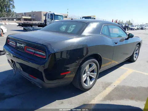 2C3CDZAG6HH568976 — 2017 Dodge Challenger SXT, zdjęcie 4 z IAAI 19.10.2026, Uszkodzenia mechaniczne