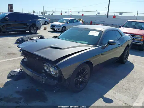 2C3CDZAG3PH574846 — 2023 Dodge Challenger SXT, фото 2 з IAAI 21.10.2026, Передня частина