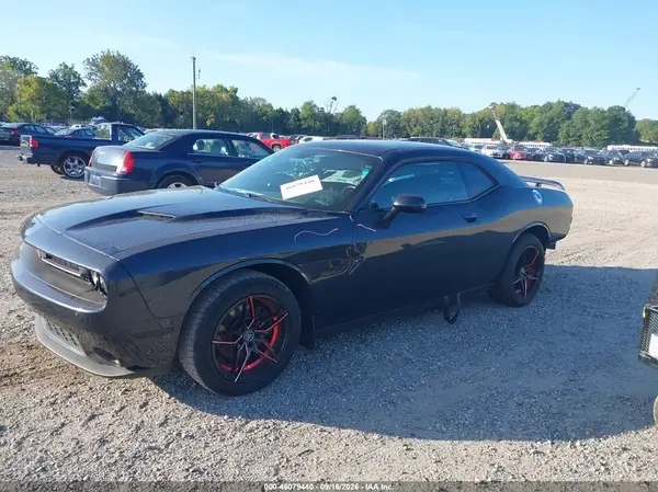 2C3CDZAG9GH285034 — 2016 Dodge Challenger, photo 2 from IAAI 13.10.2026, Rear end