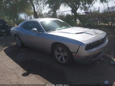 2C3CDZAG4GH279092 — 2016 Dodge Challenger, Inundación (Flood), fotos antes de reparar