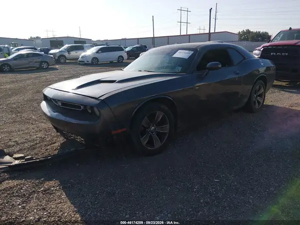 2C3CDZAG8GH100763 — 2016 Dodge Challenger, photo 2 from IAAI 14.10.2026, Normal wear