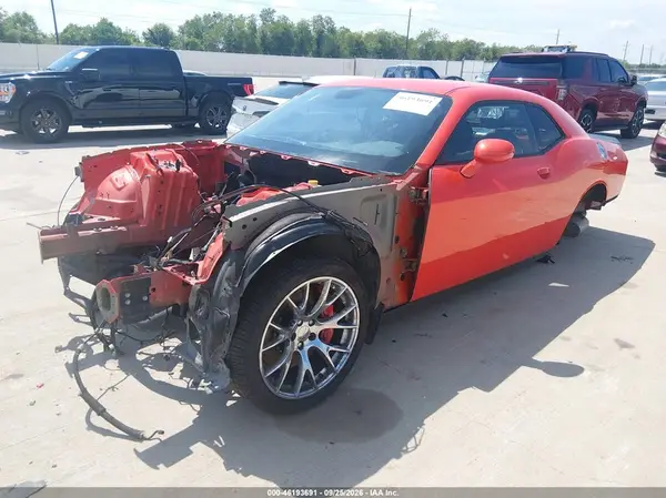 2C3CDZC91GH288489 — 2016 Dodge Challenger, photo 2 from IAAI, Stripped