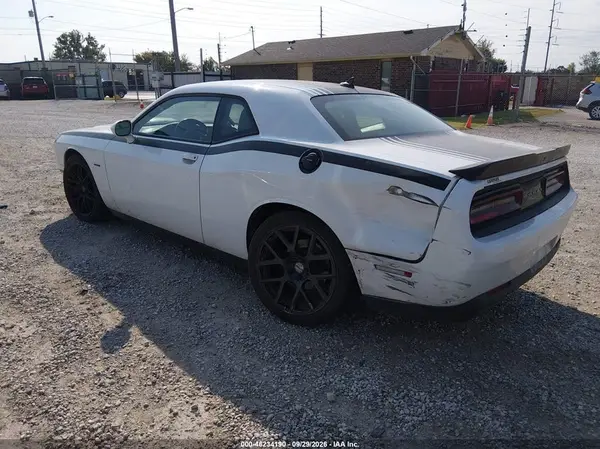 2C3CDZBT2GH312263 — 2016 Dodge Challenger, фото 3 с аукциона IAAI, Задняя часть слева