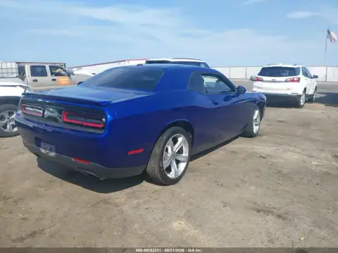 2C3CDZBT1HH587107 — 2017 Dodge Challenger, foto 4 de IAAI, Lado izquierdo