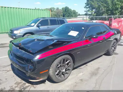 2C3CDZBT5JH144769 — 2018 Dodge Challenger, foto 2 de IAAI 22.10.2026, Delantera izquierda
