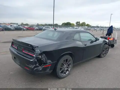 2C3CDZGG8JH256588 — 2018 Dodge Challenger, photo 4 from IAAI, Front and rear