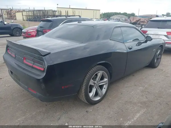 2C3CDZBT7JH252701 — 2018 Dodge Challenger, фото 4 с аукциона IAAI, Передняя часть