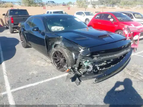 2C3CDZFJ0KH708581 — 2019 Dodge Challenger, Prawy przód (Right Front), zdjęć przed naprawą