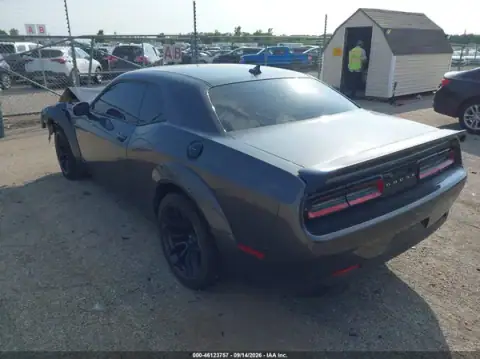 2C3CDZFJXLH106014 — 2020 Dodge Challenger, photo 3 from IAAI, Front end