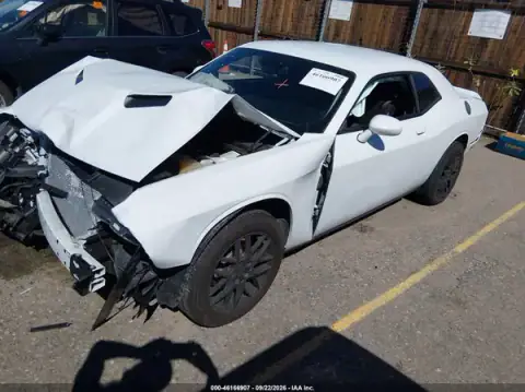 2C3CDZGG2MH594332 — 2021 Dodge Challenger, foto 2 de IAAI, Parte delantera