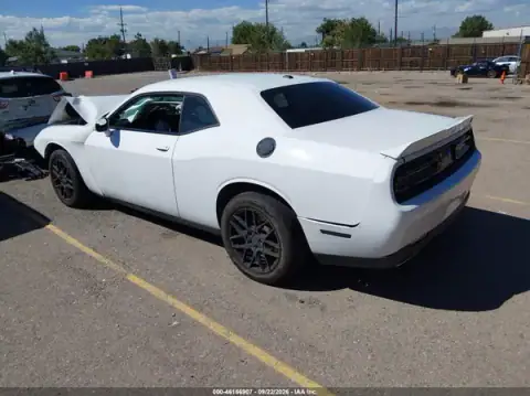 2C3CDZGG2MH594332 — 2021 Dodge Challenger, foto 3 de IAAI, Parte delantera