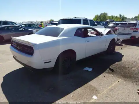 2C3CDZGG2MH594332 — 2021 Dodge Challenger, foto 4 de IAAI, Parte delantera