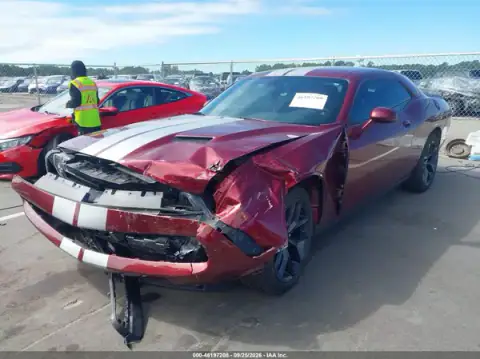 2C3CDZAG1MH676173 — 2021 Dodge Challenger, фото 2 з IAAI, Передня частина